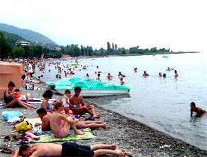 Fifteen Bulgarian tourists drown in Macedonian lake