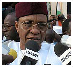 Niger votes on extending president's term in office