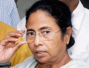 Mamata visits Kolkata market fire site, announces compensation 