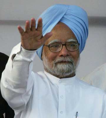 NDA can only give politics of division, says Manmohan Singh
