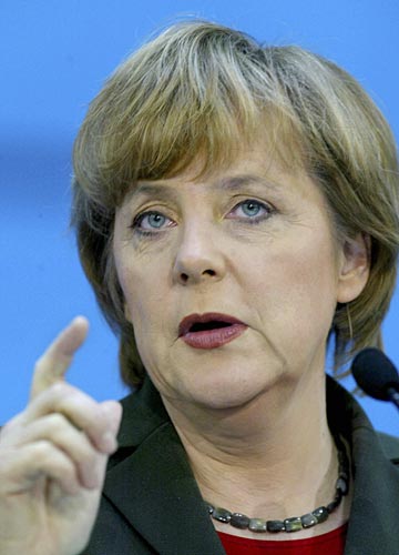 French prefer Merkel over Sarkozy as EU president, poll shows