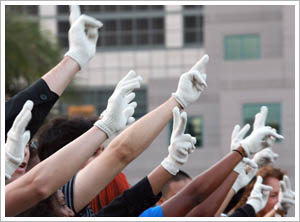 Brothers’ one white-gloved hand tribute to Michael Jackson