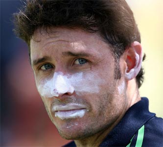 Australia''s `Mr. Fix It''Hussey needs a score to survive