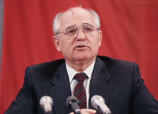 Gorbachev agreed to help Reagan fight off an attack from aliens