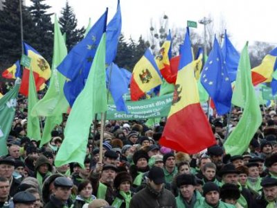 Moldovans protesting Communist vote win break into parliament 
