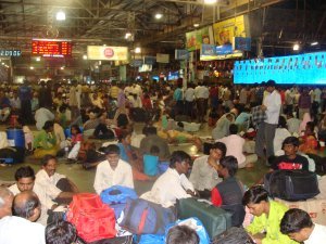 Goods train derailment hits Mumbai-Varanasi traffic  