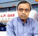 Murli Deora orders clearing of LPG waitlist