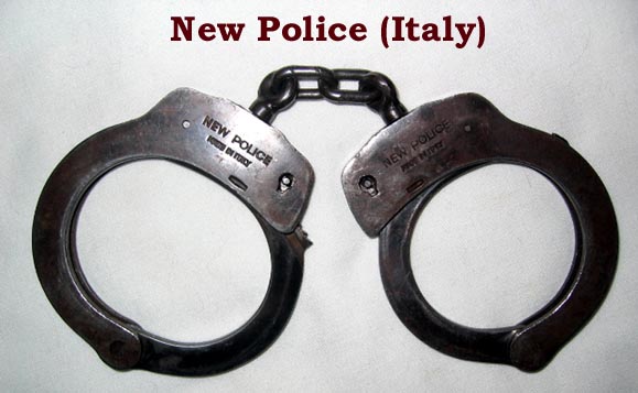 More arrests in Italy over army barracks bomb