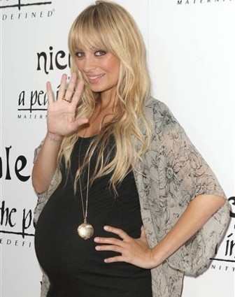 Nicole Richie Pregnant Fashion. Nicole Richie refuses to let