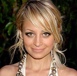 Nicole Richie donates kid’s clothes to charity
