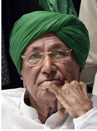 16 : Former Haryana Chief Minister Om Prakash Chautala and his son Ajay were taken into custody on Wednesday after a Delhi Court convicted them in ... - Om-Prakash-Chautala_0