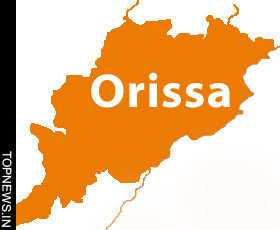 Maoists destroy two cellphone towers in Orissa