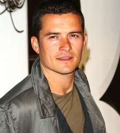 Soaked Orlando Bloom goes topless at top Las Vegas club