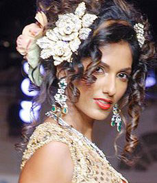 Pallavi Jaikishan narrates different tales on the ramp
