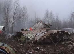 Unknown voices in cockpit before Polish plane crash