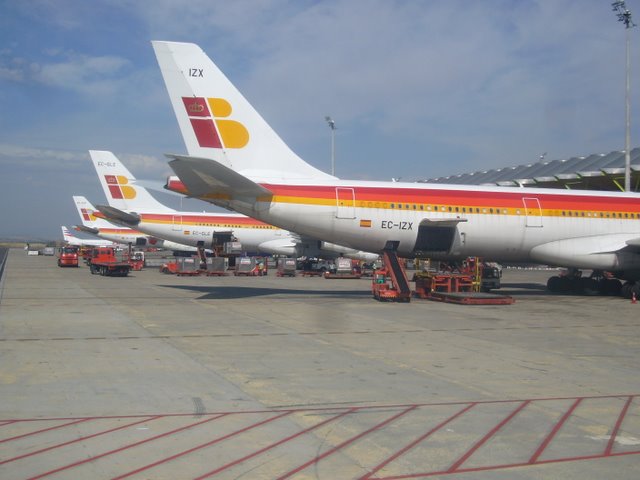 Flights resumed at Madrid airport after snow chaos