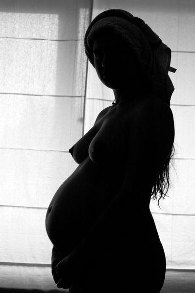 Kissing spreads bugs that protect pregnancy