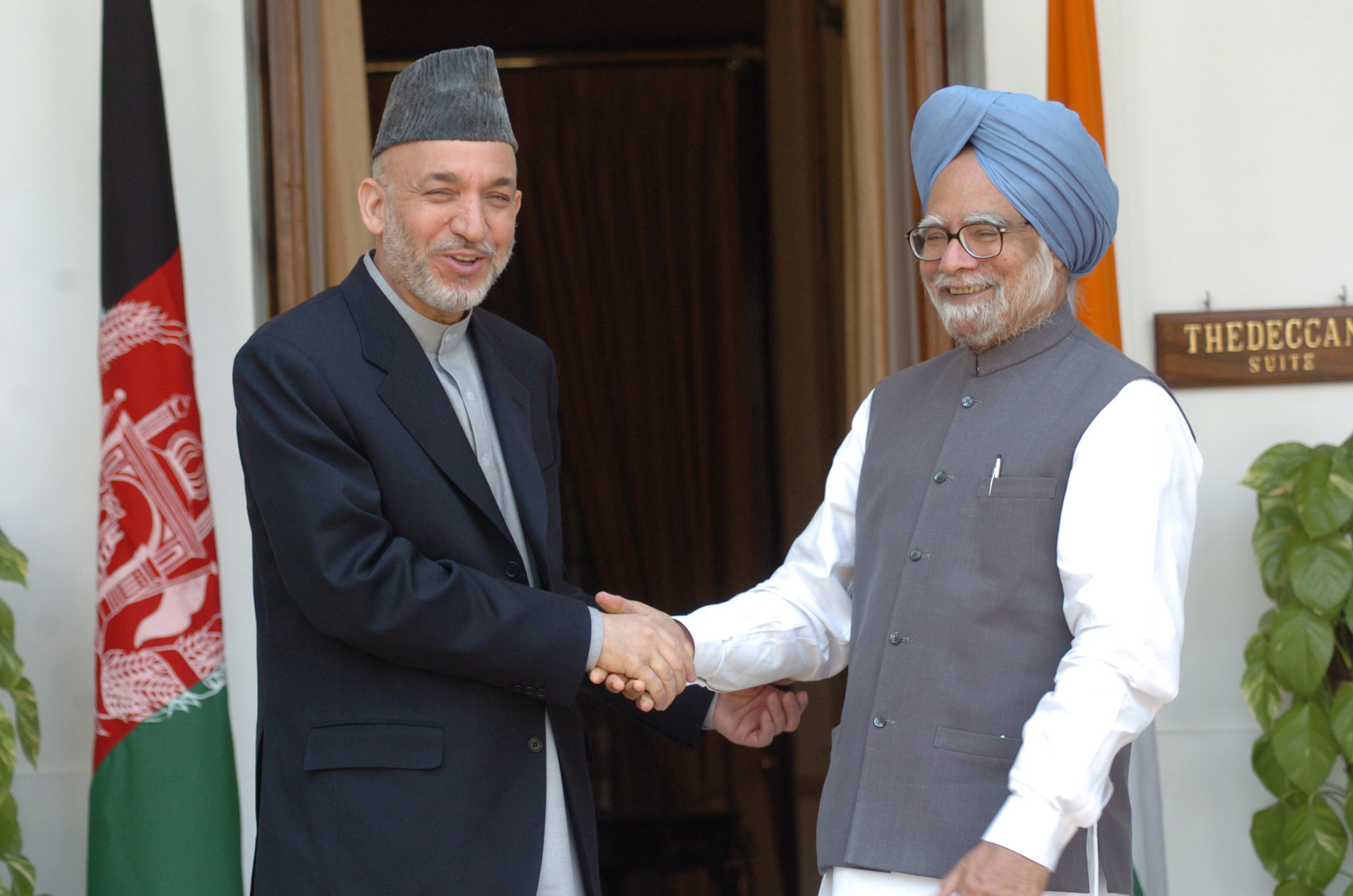 Manmohan discusses Indian embassy attack with Karzai