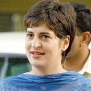 Priyanka drives brother Rahul in Amethi