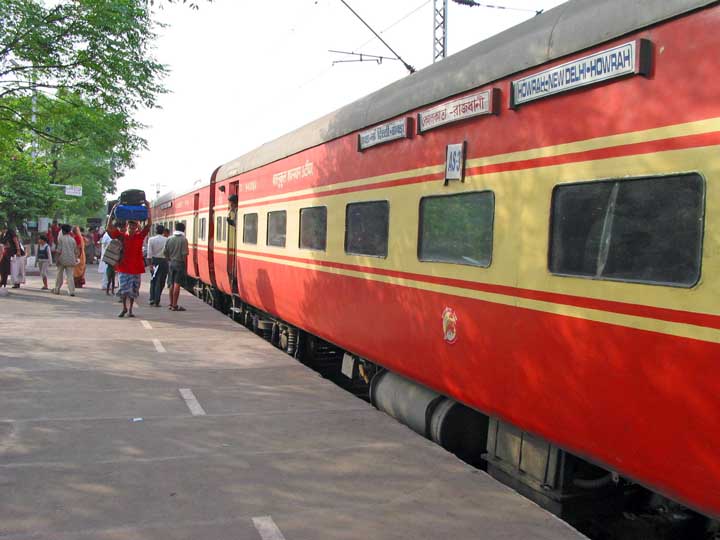 Burglary in Delhi-Bangalore Rajdhani shocks passengers