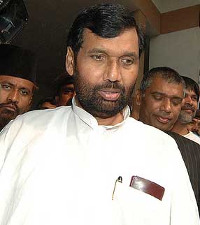 Now, Paswan blames Congress for Babri Masjid demolition