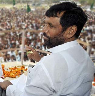 Paswan terms Nitish’s demand for ‘Special Status’ as ‘drama’