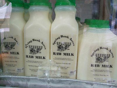 Experts talk in favor of raw milk