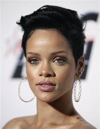 Rihanna sports swanky new mohican haircut