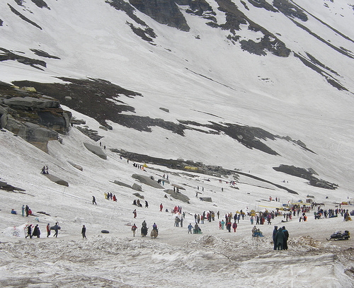 Himachal seeks speedy reopening of Rohtang Pass