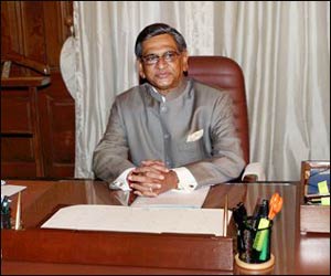 Krishna says India wants to resolve all issues peacefully with Pak