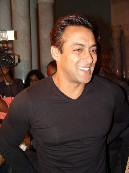 http://www.topnews.in/files/Salman-Khan-London-Dreams.jpg