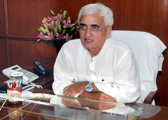 Lokpal row: Khurshid for dialogue between Govt, civil society  