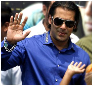 Man turns on feminine charms - for Salman Khan!