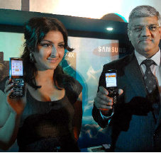Samsung India To Import High-End Phones