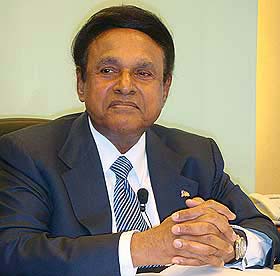 Samy Vellu disappointed with caste politics reports within MIC