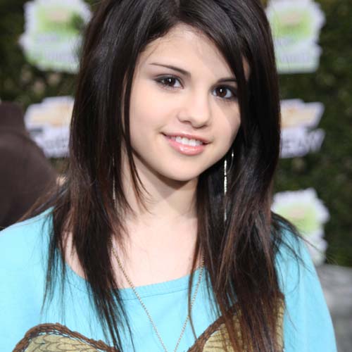 what is selena gomez sisters name