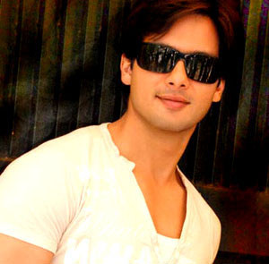 Shahid Kapoor plays Santa to Ahmad Khan's sons