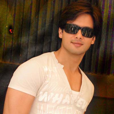 Shahid’s ‘Pa’ Designs Special Dance Track For Him