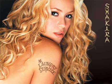 Teenage Shakira sang like a goat!