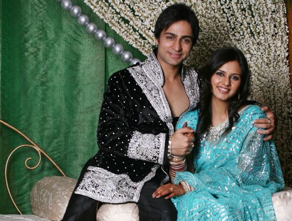 Shaleen’s Business Trip; Daljit’s Honeymoon!