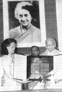 Sonia Gandhi, Rahul Gandhi condole death of Sharada Prasad
