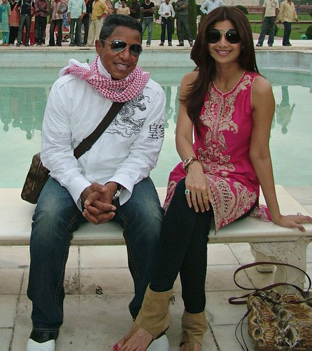 Shilpa Shetty visits Jaipur with late MJ''s brother