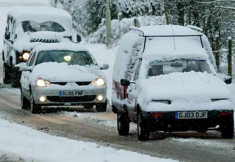 Snowfall in Gulmarg 