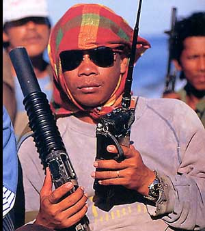 Spain defies Somali pirates threatening to kill hostages