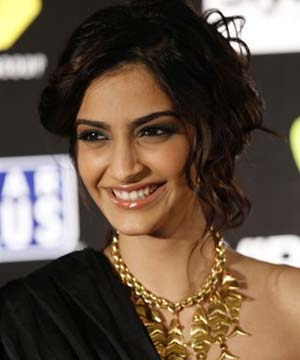 http://www.topnews.in/files/Sonam-Kapoor_14.jpg