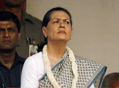 Sonia Gandhi calls Third and Fourth Front leaders “power hungry”