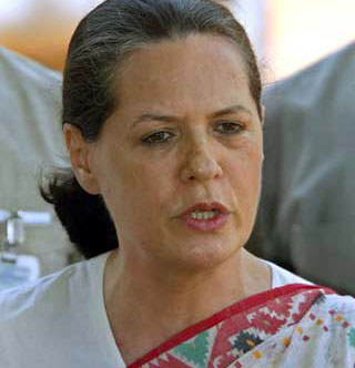 Sonia Gandhi calls Advani a slave of the RSS