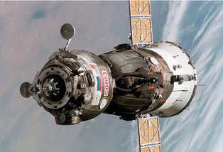 Soyuz capsule lands with three astronauts from ISS