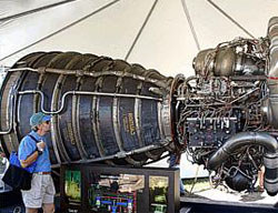 India to build capsule to carry two-person crew into space by 2015 