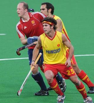 Spain crushes England 2-0